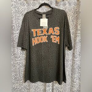 Texas GameDay Couture Game Day UT Hook 'Em Graphic T-Shirt Leopard XXL